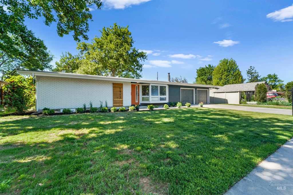 Photo of 1913 W Suncrest Dr, Boise, ID 83705 (MLS # 98977135)