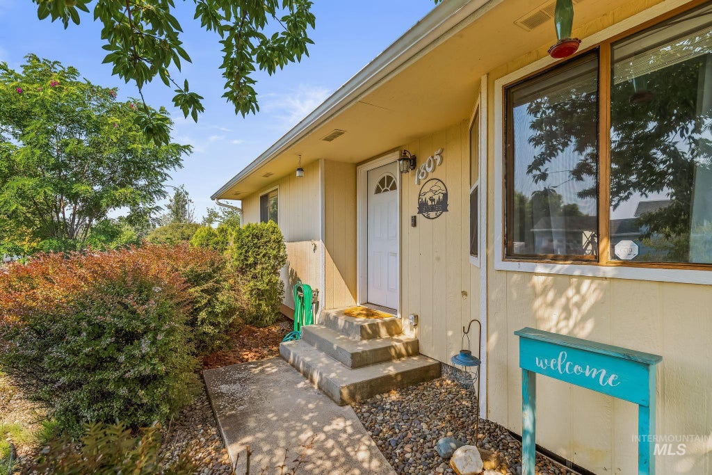 Photo of 1805 Birch Dr, Lewiston, ID 83501 (MLS # 98995640)