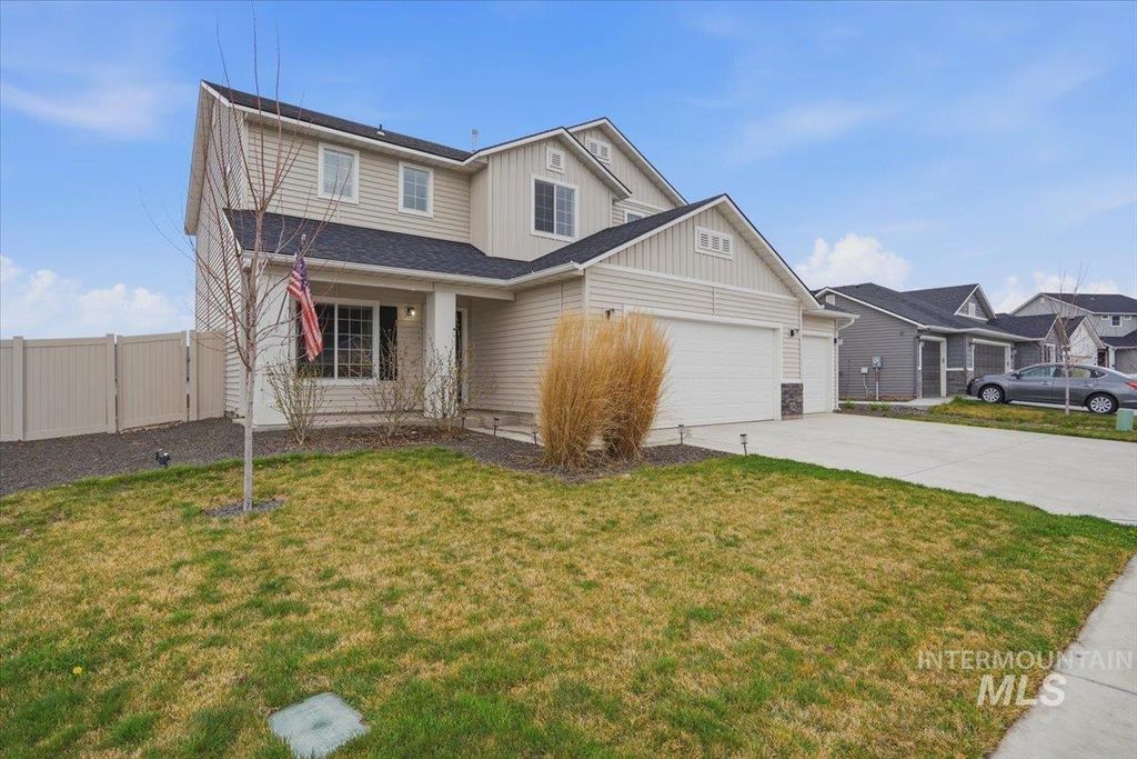 Photo of 561 S Bangor Way, Nampa, ID 83687 (MLS # 98980445)