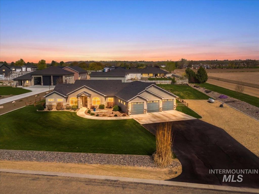 Photo of 28024 Rivers Edge St, Wilder, ID 83676 (MLS # 98981306)