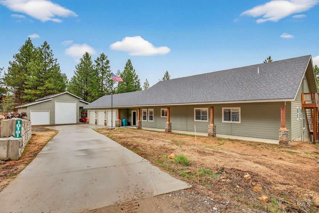 Photo of 10191 Timberrim Drive, Cascade, ID 83611 (MLS # 98980776)
