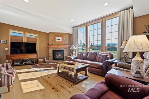 Photo of 9 Spring Gulch Rd, Garden Valley, ID 83622 (MLS # 98976384)