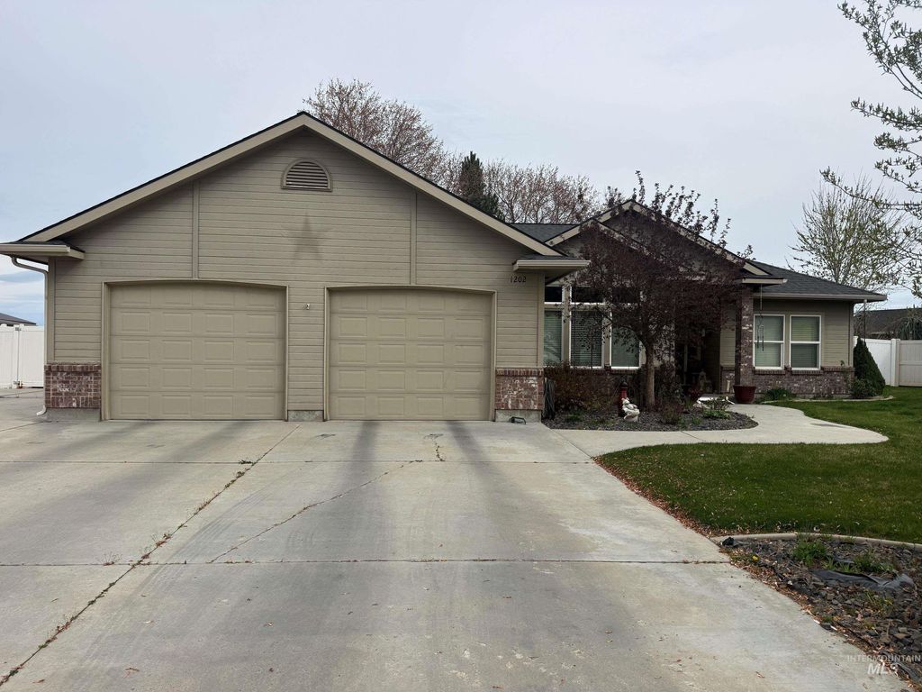 Photo of 1202 Jessica Ave, Fruitland, ID 83619 (MLS # 98980224)