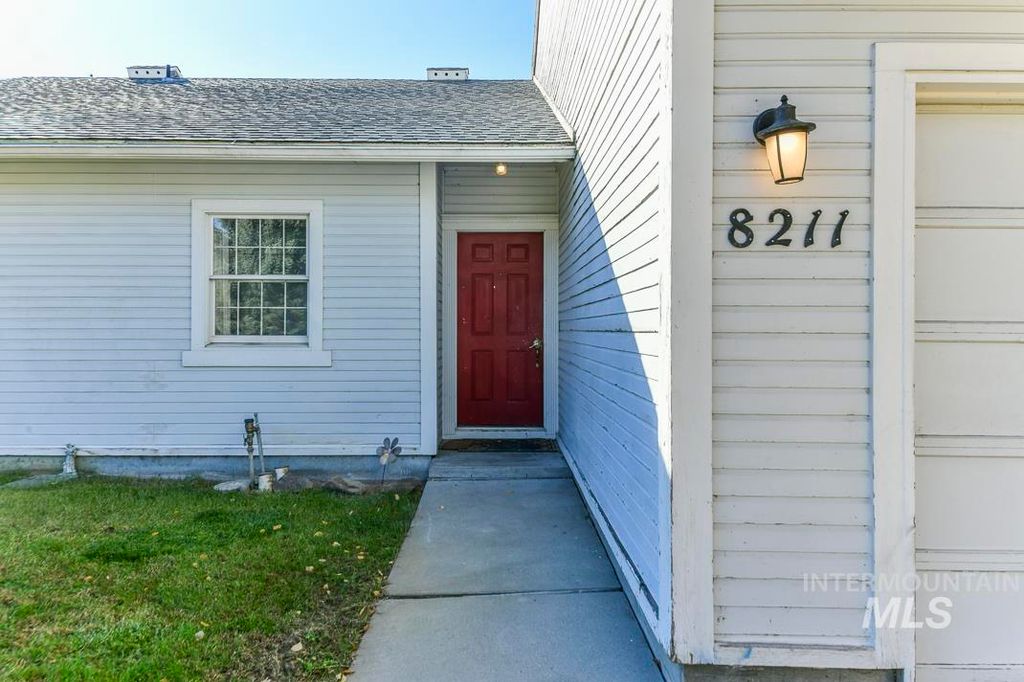 Photo of 8211 W Cory Ct, Boise, ID 83704 (MLS # 98966223)