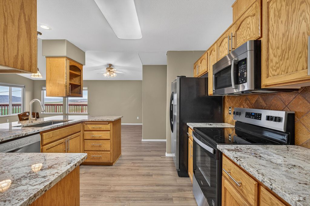 Photo of 935 Cypress Court Unit A Ct, Lewiston, ID 83501 (MLS # 98977899)