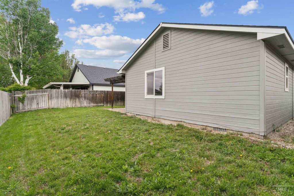Photo of 11427 W Silverview St, Boise, ID 83713 (MLS # 98983545)
