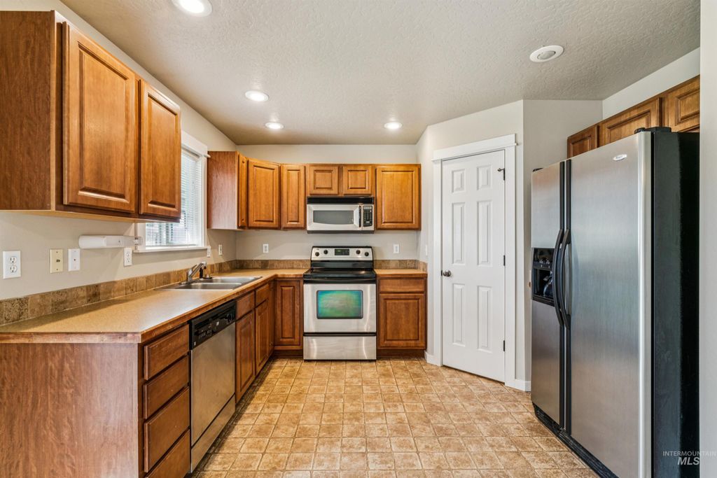 Photo of 11427 W Silverview St, Boise, ID 83713 (MLS # 98983545)