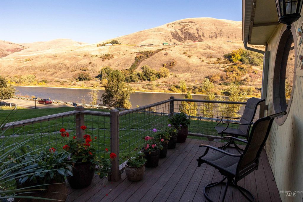 Photo of 18699 Family Lane, Lenore, ID 83541 (MLS # 98970925)