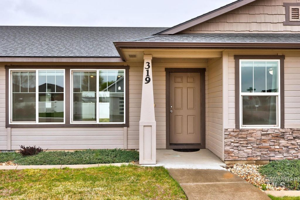 Photo of 319 Magnolia Ave, Fruitland, ID 83619 (MLS # 98981078)