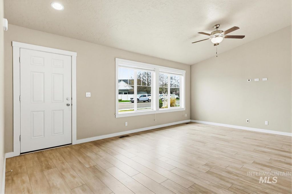 Photo of 319 Magnolia Ave, Fruitland, ID 83619 (MLS # 98981078)