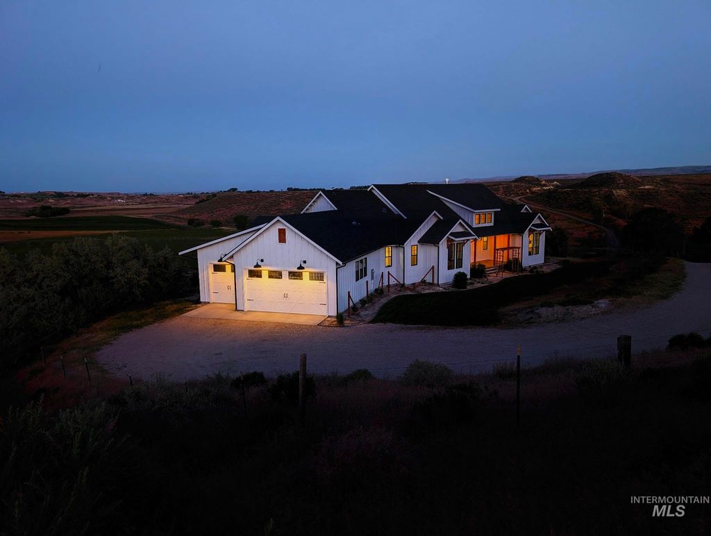 Photo of 876 Coyote Gulch Rd, Adrian, OR 97901 (MLS # 98986395)