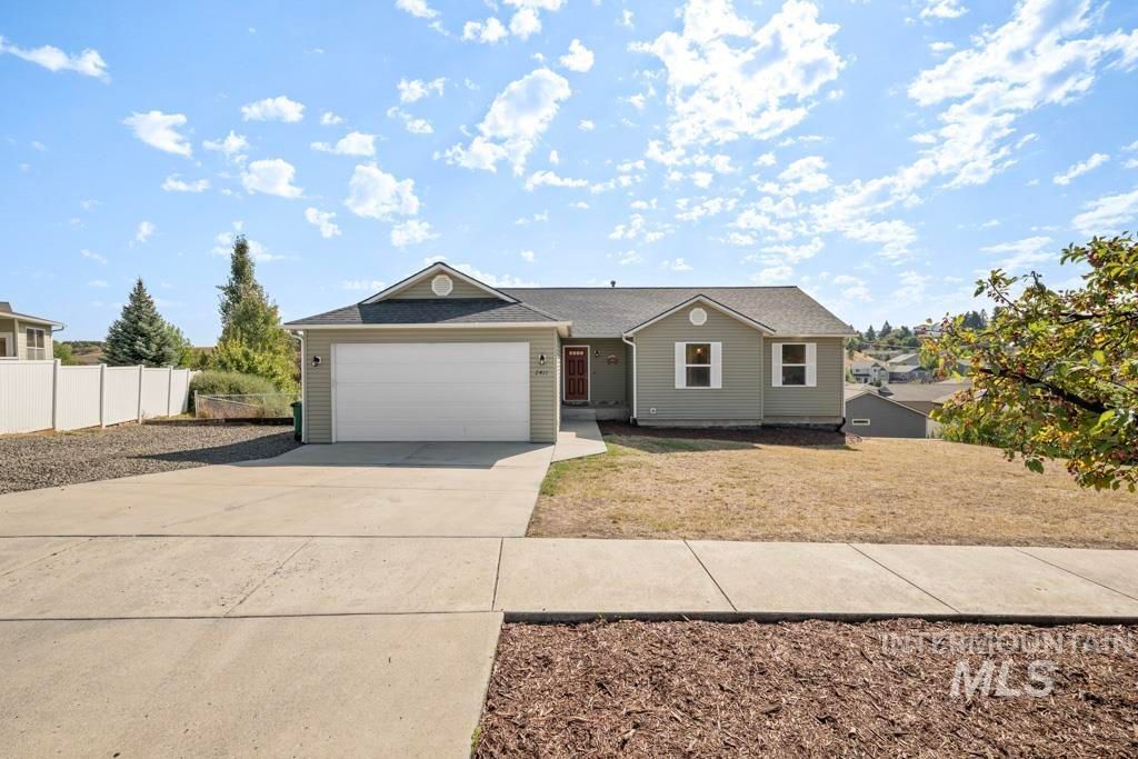 Photo of 2411 Cambridge Ct, Moscow, ID 83843 (MLS # 98962545)
