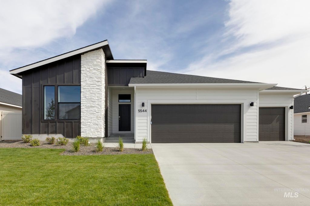 Photo of 1631 Long Pond St, Middleton, ID 83644 (MLS # 98968357)