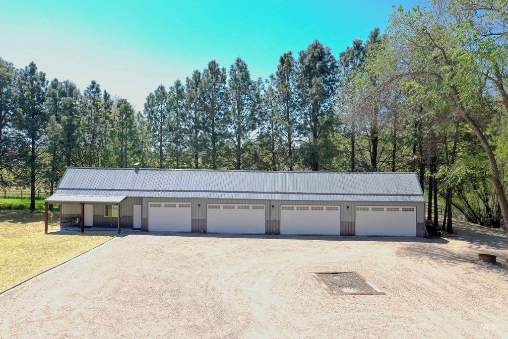Photo of 3748 Apache Rd, New Plymouth, ID 83655 (MLS # 98985136)