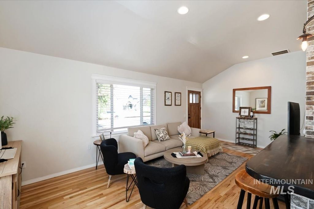 Photo of 2705 W Sunset Ave, Boise, ID 83702 (MLS # 98980541)