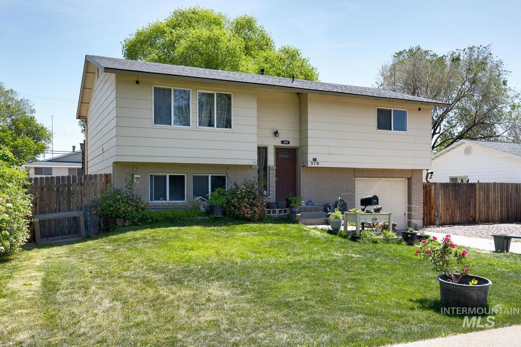 Photo of 370 S 10th E, Mountain Home, ID 83647 (MLS # 98964826)