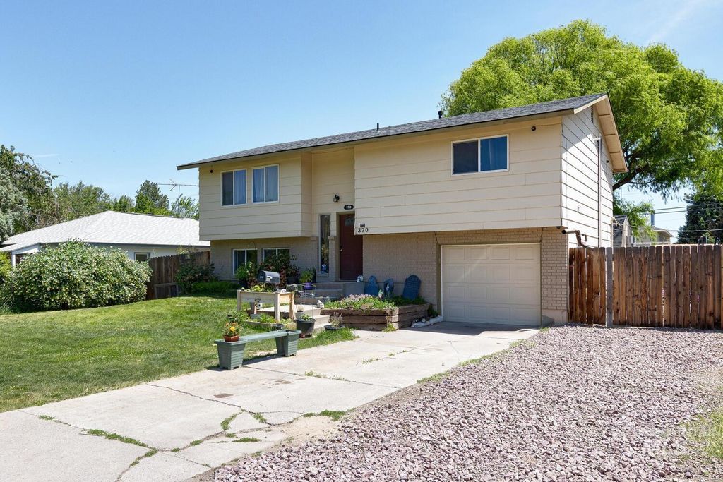 Photo of 370 S 10th E, Mountain Home, ID 83647 (MLS # 98964826)