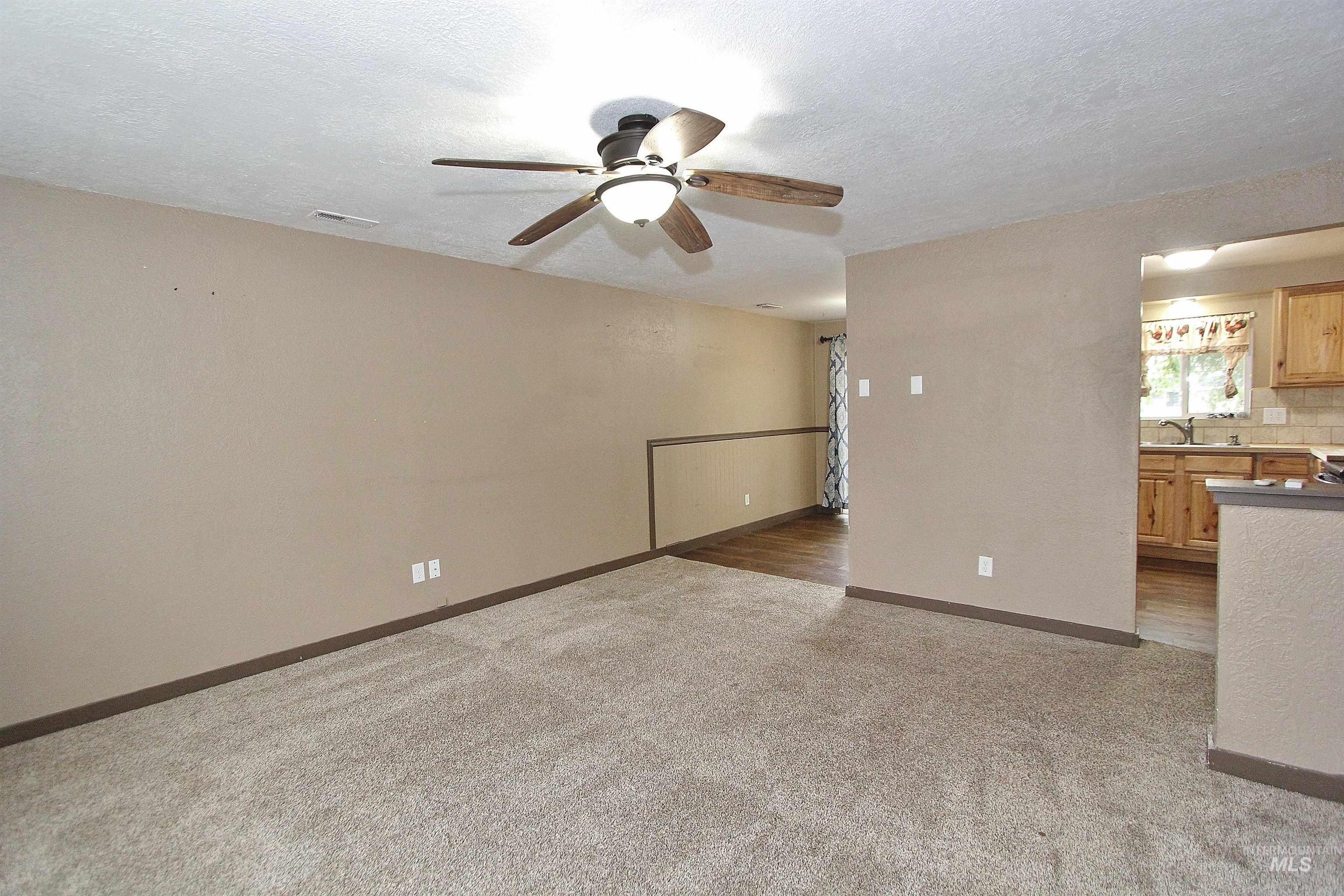 370 S 10th E