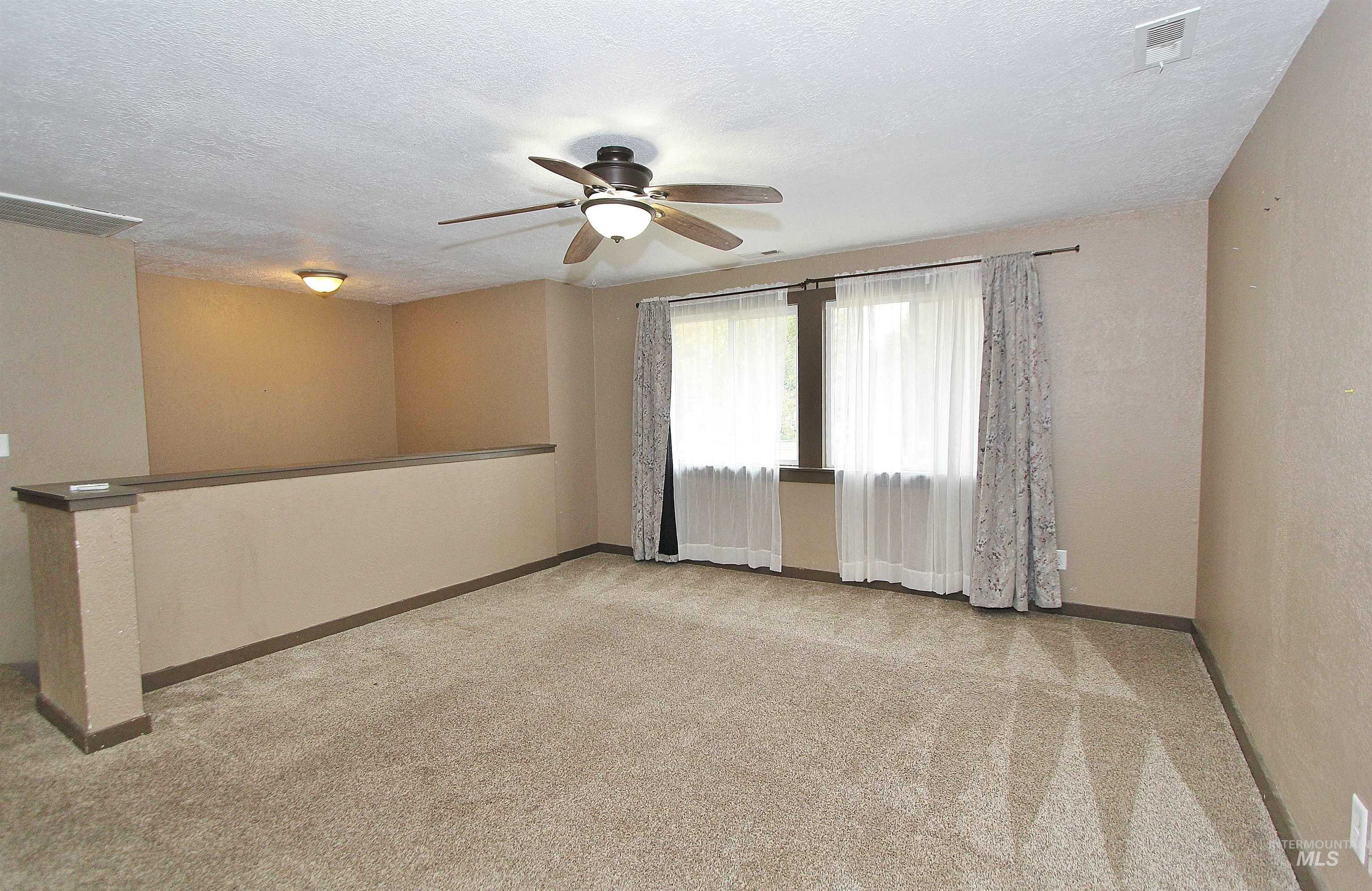 370 S 10th E