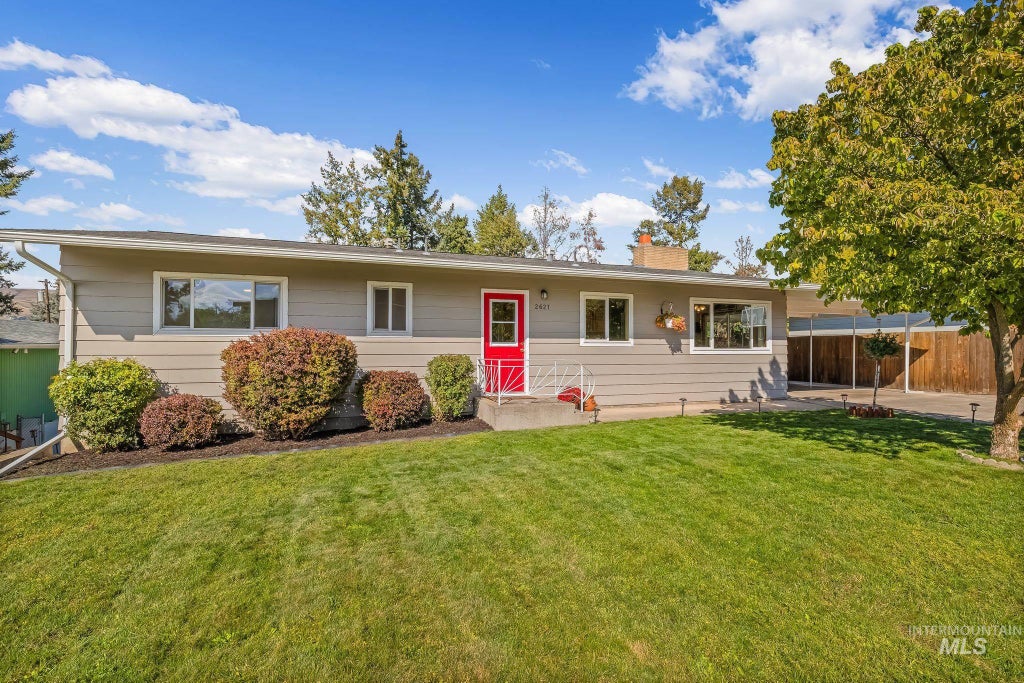Photo of 2621 Willow Dr, Lewiston, ID 83501 (MLS # 99001222)