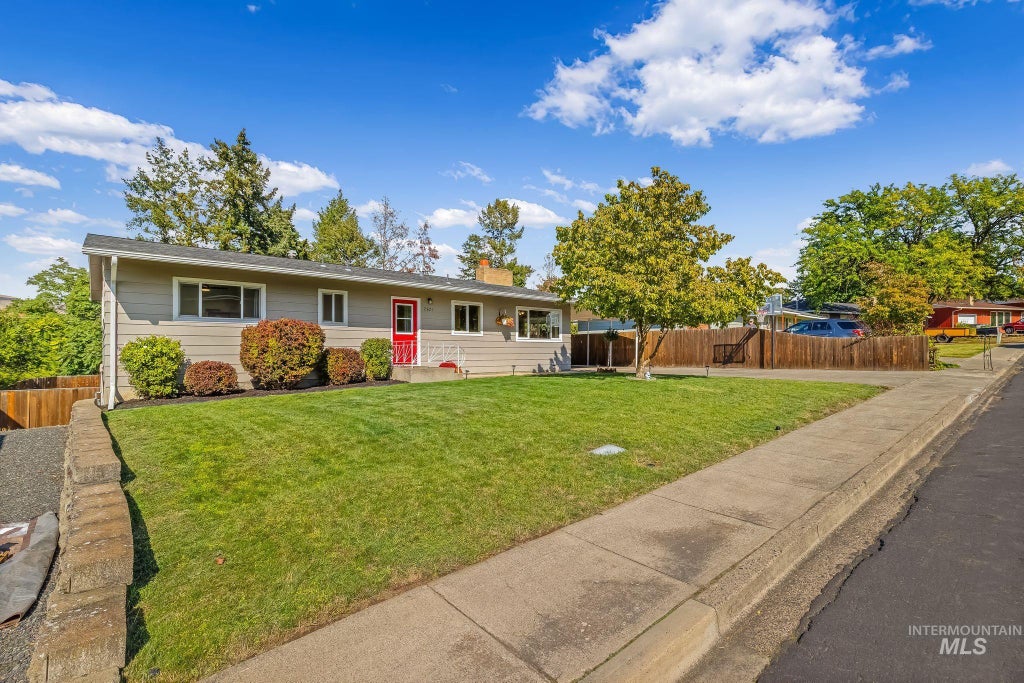 Photo of 2621 Willow Dr, Lewiston, ID 83501 (MLS # 99001222)