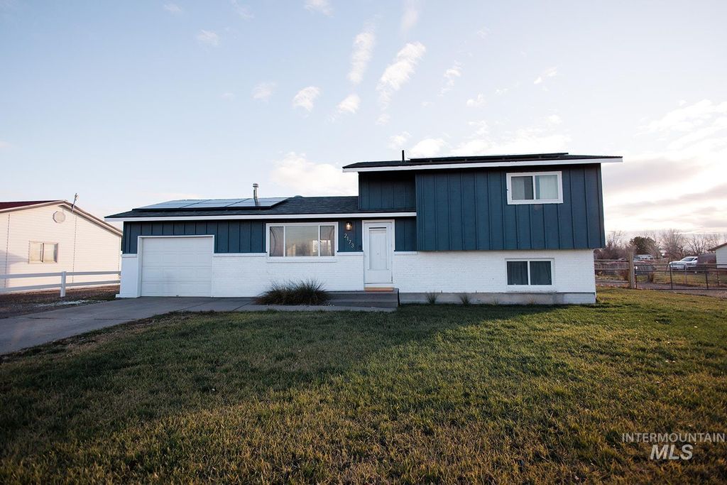 Photo of 2173 NE Beaman St, Mountain Home, ID 83647 (MLS # 98968778)