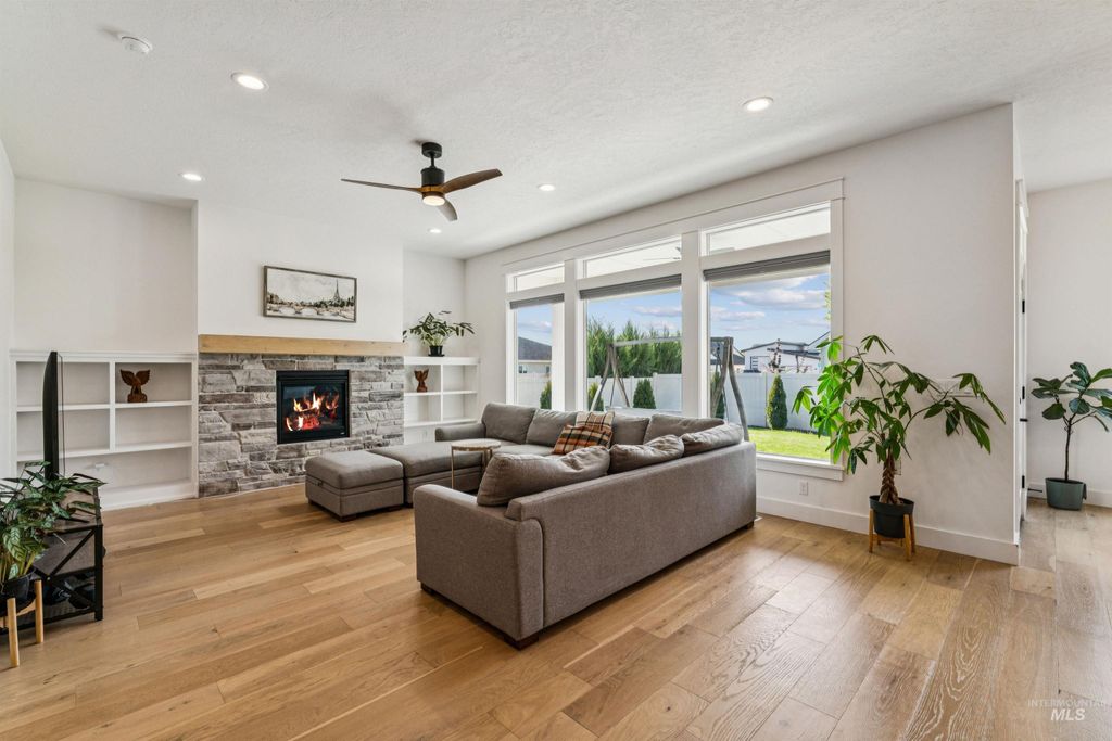 Photo of 971 E Viedma St, Kuna, ID 83634 (MLS # 98983503)