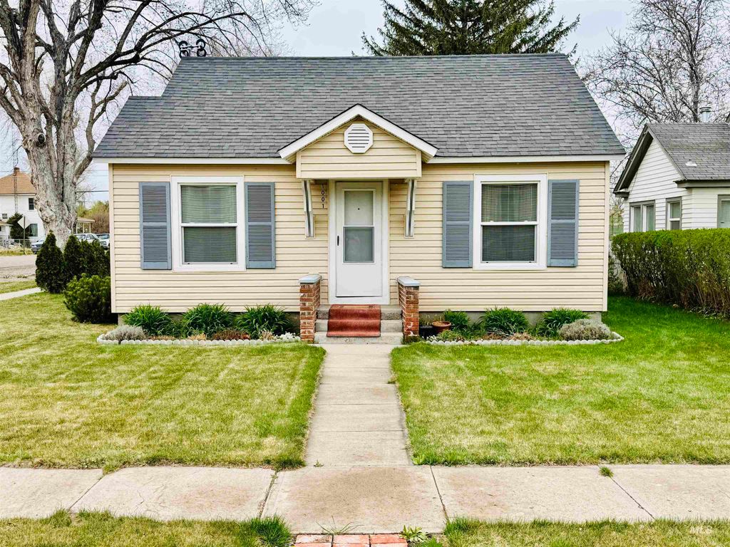 Photo of 1001 E St, Rupert, ID 83350 (MLS # 98980109)