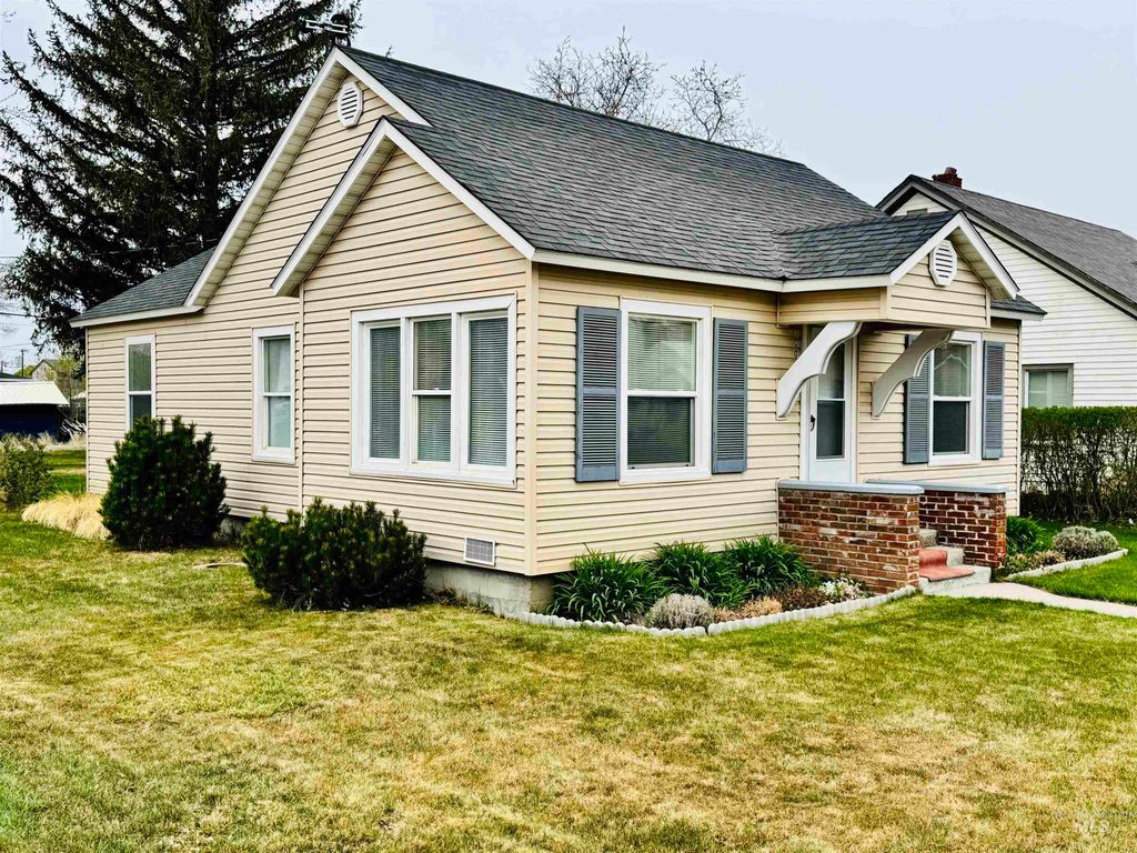 Photo of 1001 E St, Rupert, ID 83350 (MLS # 98980109)