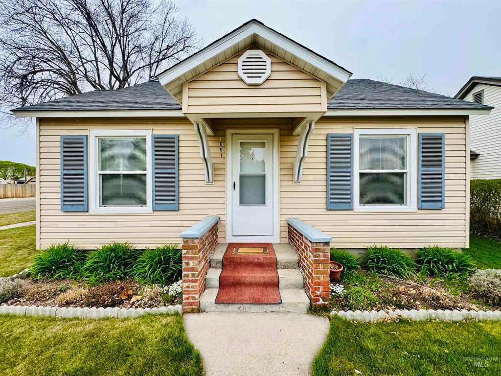 Photo of 1001 E St, Rupert, ID 83350 (MLS # 98980109)