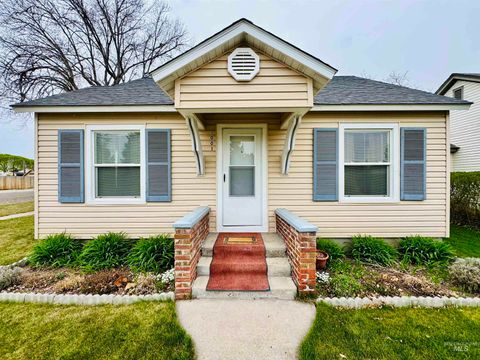 Photo of 1001 E St, Rupert, ID 83350 (MLS # 98980109)