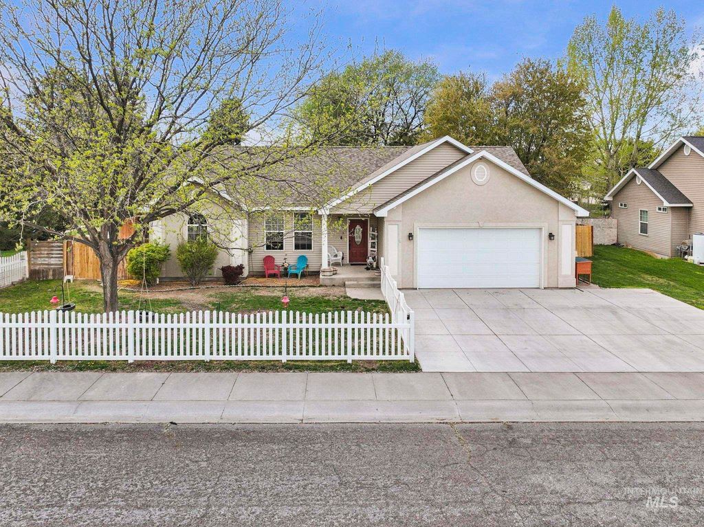 Photo of 1413 Winterlane Ln, Jerome, ID 83338 (MLS # 98983065)