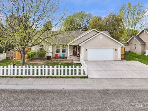Photo of 1413 Winterlane Ln, Jerome, ID 83338 (MLS # 98983065)