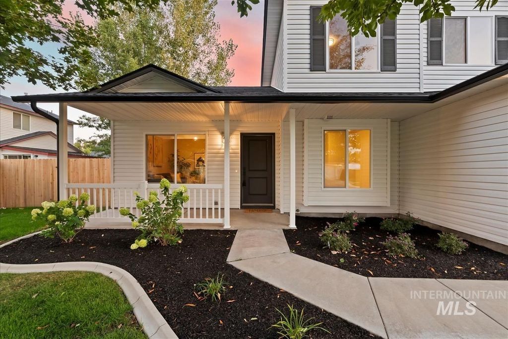 Photo of 4659 W Blue Creek Ct, Meridian, ID 83642 (MLS # 98964035)