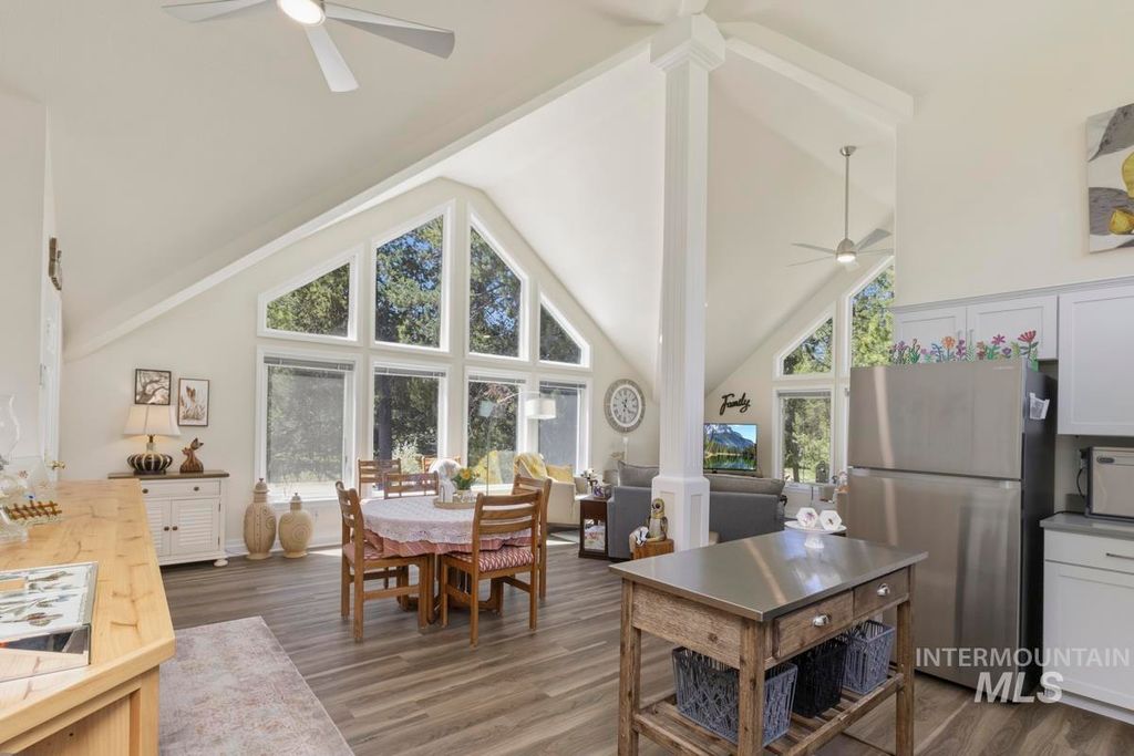 Photo of 79 Sun Valley Place, Cascade, ID 83611 (MLS # 98986554)