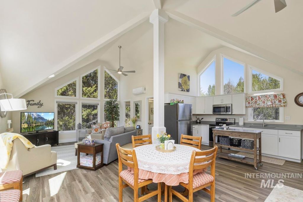 Photo of 79 Sun Valley Place, Cascade, ID 83611 (MLS # 98986554)