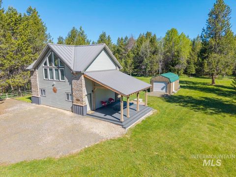 Photo of 79 Sun Valley Place, Cascade, ID 83611 (MLS # 98986554)