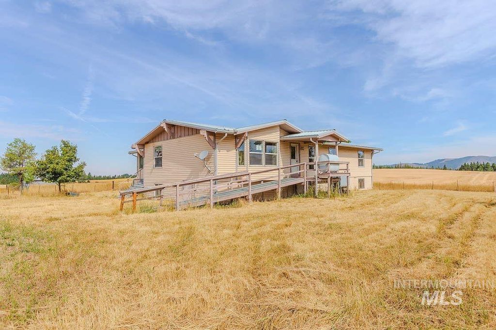 Photo of 255 Three Bear Road, Kendrick, ID 83537 (MLS # 98973941)