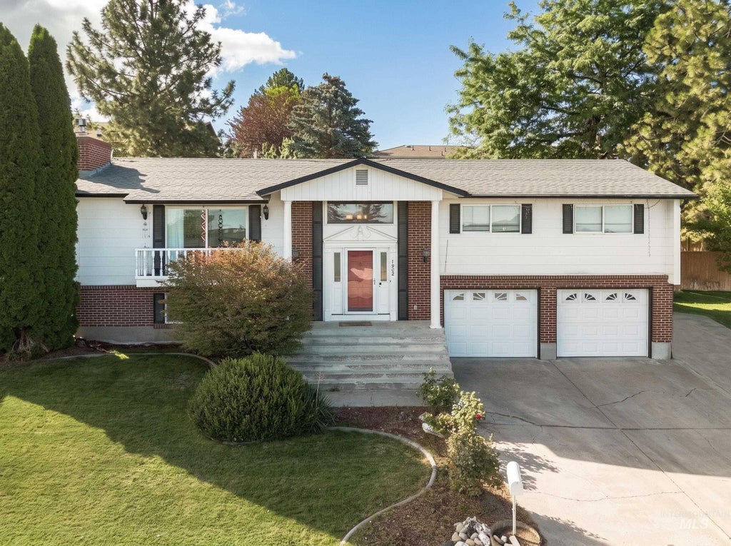 Photo of 1959 Beth St, Pocatello, ID 83201 (MLS # 99000847)