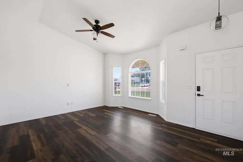 Photo of 817 Settlers Dr, Caldwell, ID 83605 (MLS # 98996272)