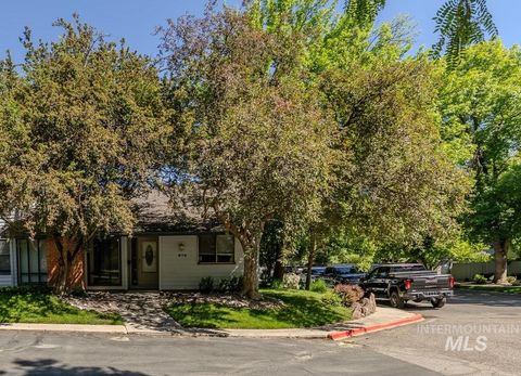 Photo of 974 E. Strawberry Lane, Boise, ID 83712 (MLS # 98986506)