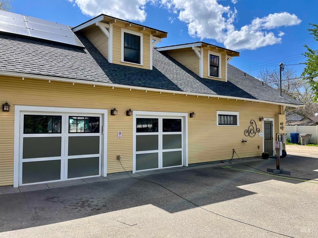 Photo of 1003 14th Avenue S AVE, Nampa, ID 83651 (MLS # 98984968)