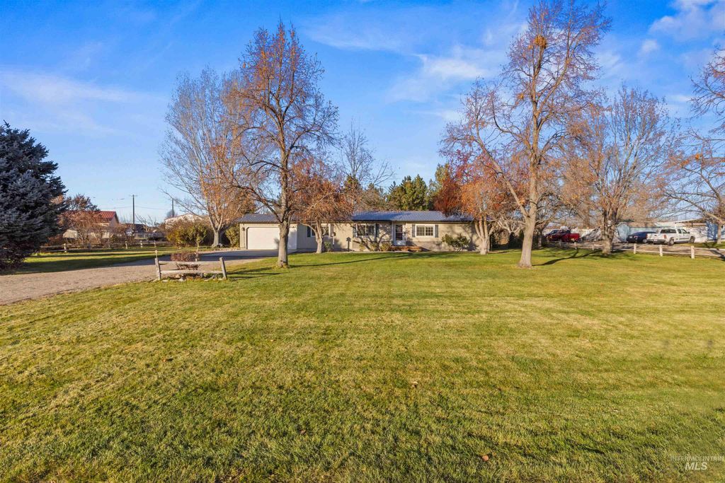 Photo of 11342 Hunt Ave, Nampa, ID 83651 (MLS # 98968918)