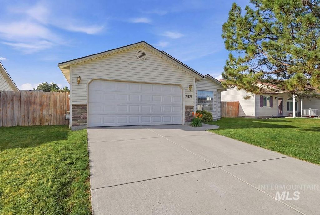 Photo of 14237 Carolina St, Caldwell, ID 83607 (MLS # 98981380)