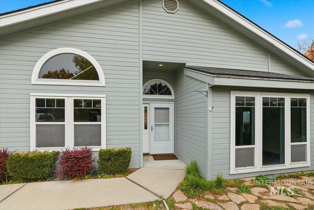 Photo of 1823 Ray Ave, Caldwell, ID 83605 (MLS # 98966660)