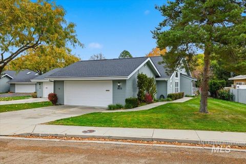 Photo of 1823 Ray Ave, Caldwell, ID 83605 (MLS # 98966660)