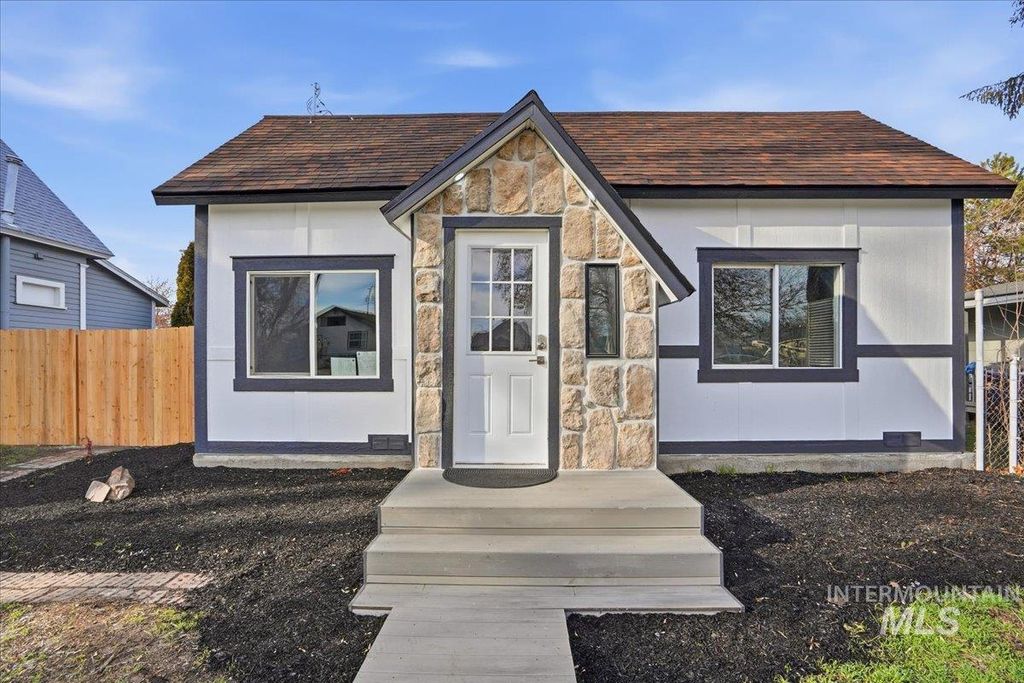 Photo of 207 10th Avenue N Ave, Nampa, ID 83687 (MLS # 98971788)