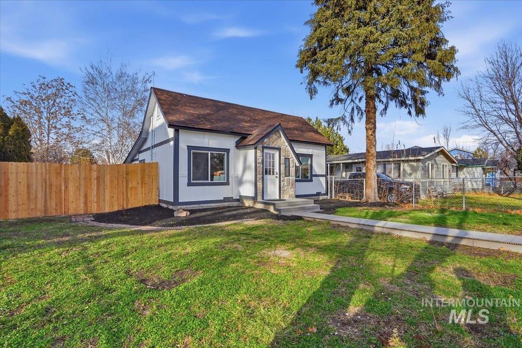 Photo of 207 10th Avenue N Ave, Nampa, ID 83687 (MLS # 98971788)