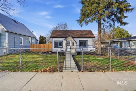 Photo of 207 10th Avenue N Ave, Nampa, ID 83687 (MLS # 98971788)