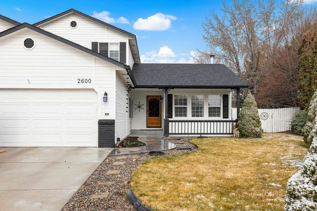 Photo of 2600 W Creekstone Ct, Meridian, ID 83642 (MLS # 98975311)